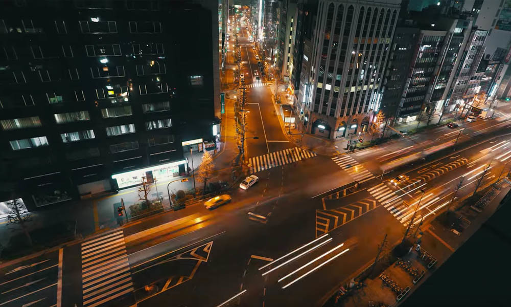 How the true dynamic in a urban traffic time-lapse can be rendered